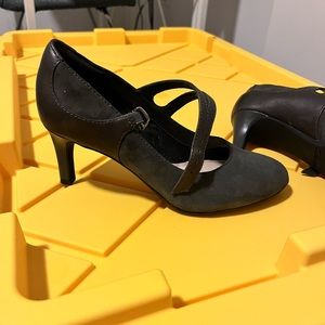 Clark’s Women’s Mary Jane’s Size 5